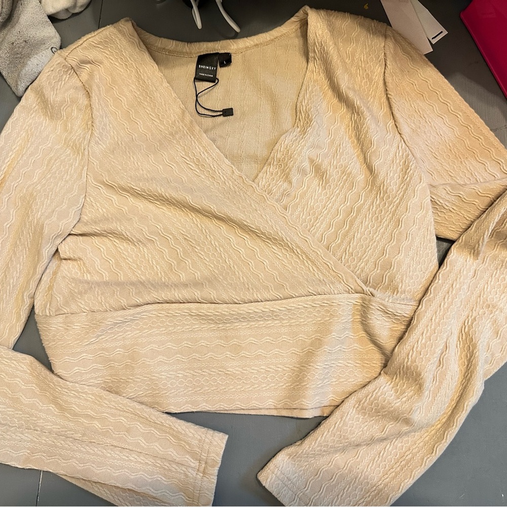 Gorgeous SHEIN SXY crop top sweater cream colored L